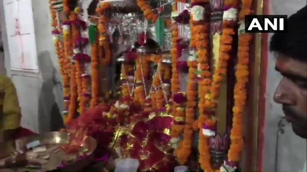 See pictures of different temples on First day of Navratri