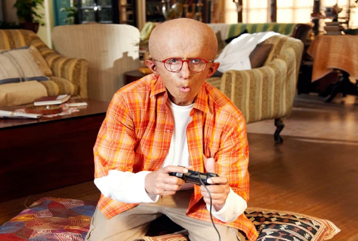 Amitabh Bachchan Rishi Kapoor Shah rukh Khan Neil Nitin Mukesh Rajkummar Rao has used Prosthetic Makeup Technics For Film