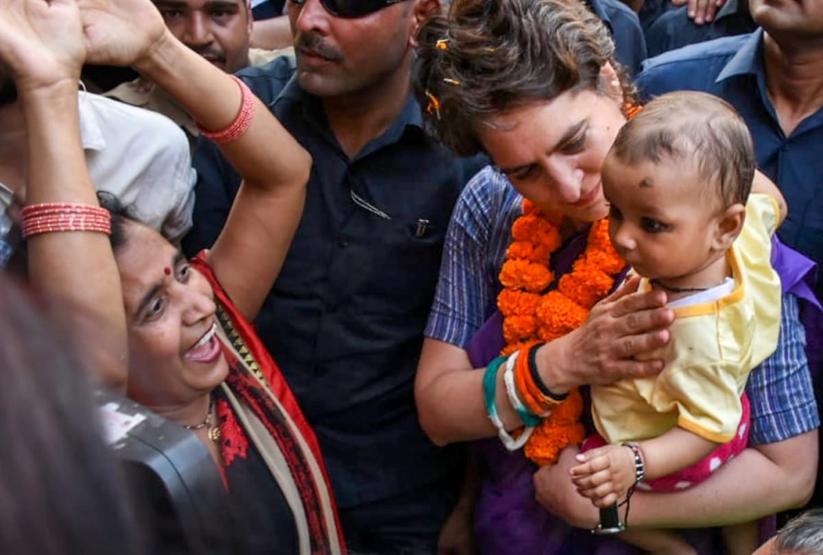 Lok Sabha Elections 2019 priyanka gandhi carry baby in lap in mid of roadshow in ghaziabad