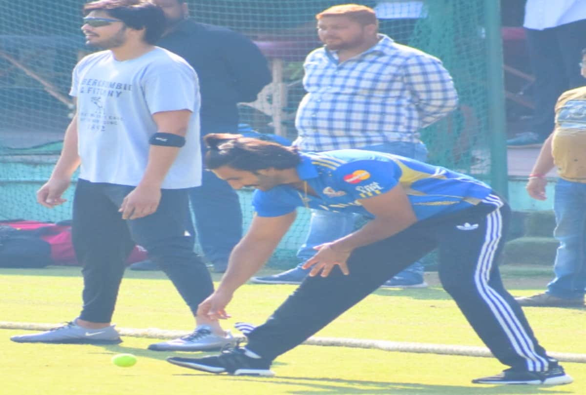 ranveer singh is doing cricket practice in dharamshala himachal