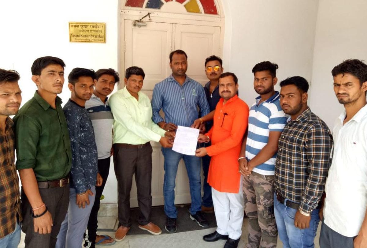 rashtriya bajrang dal demand urs ban in taj mahal