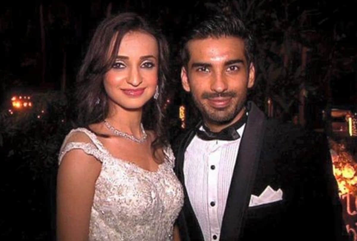 Sanaya Irani Birthday Special know unknown facts about Rangrasiya actress