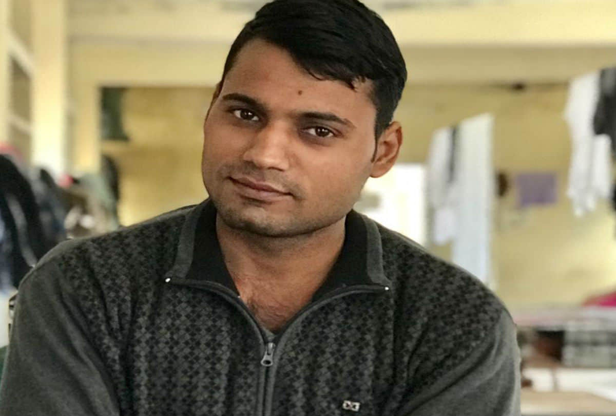 constable of up police died in road accident attribute in line