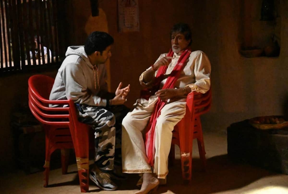 Amitabh Bachchan shared photo with son Abhishek Bachchan called him Dearest Friend