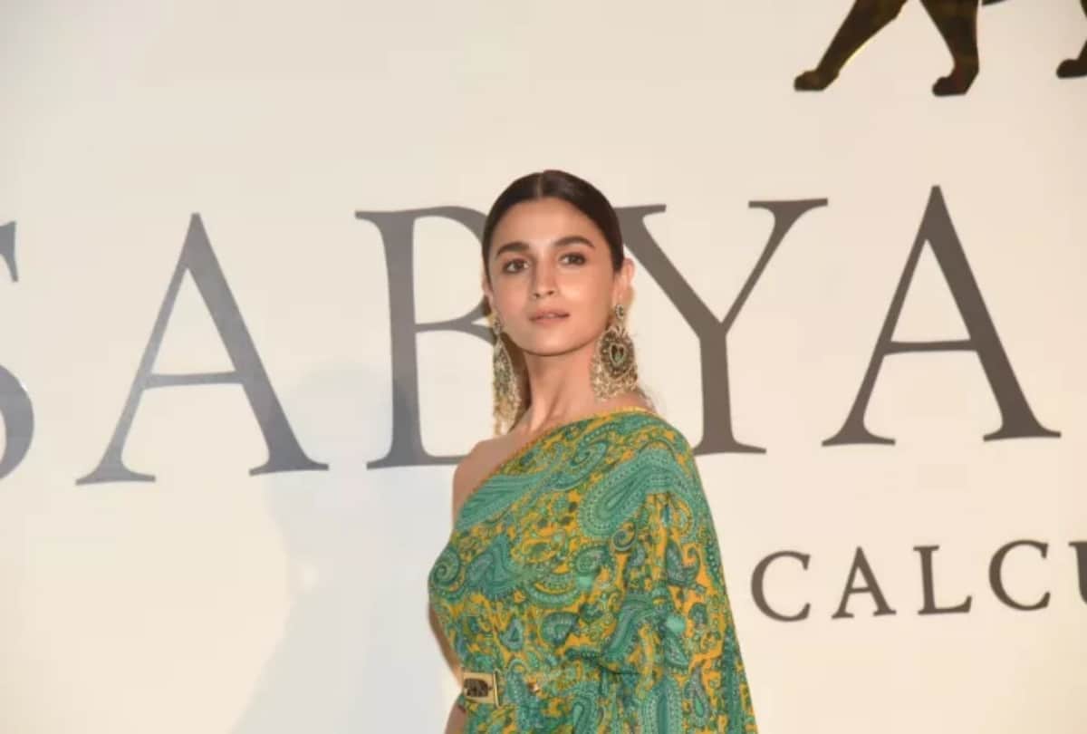 Alia Bhatt praise of Karan Johar for he gave chance acting debut