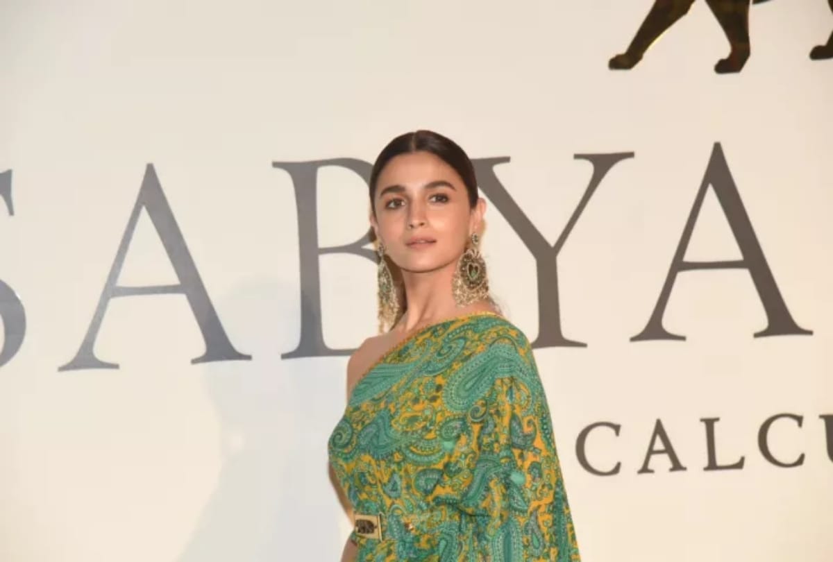Alia Bhatt praise of Karan Johar for he gave chance acting debut