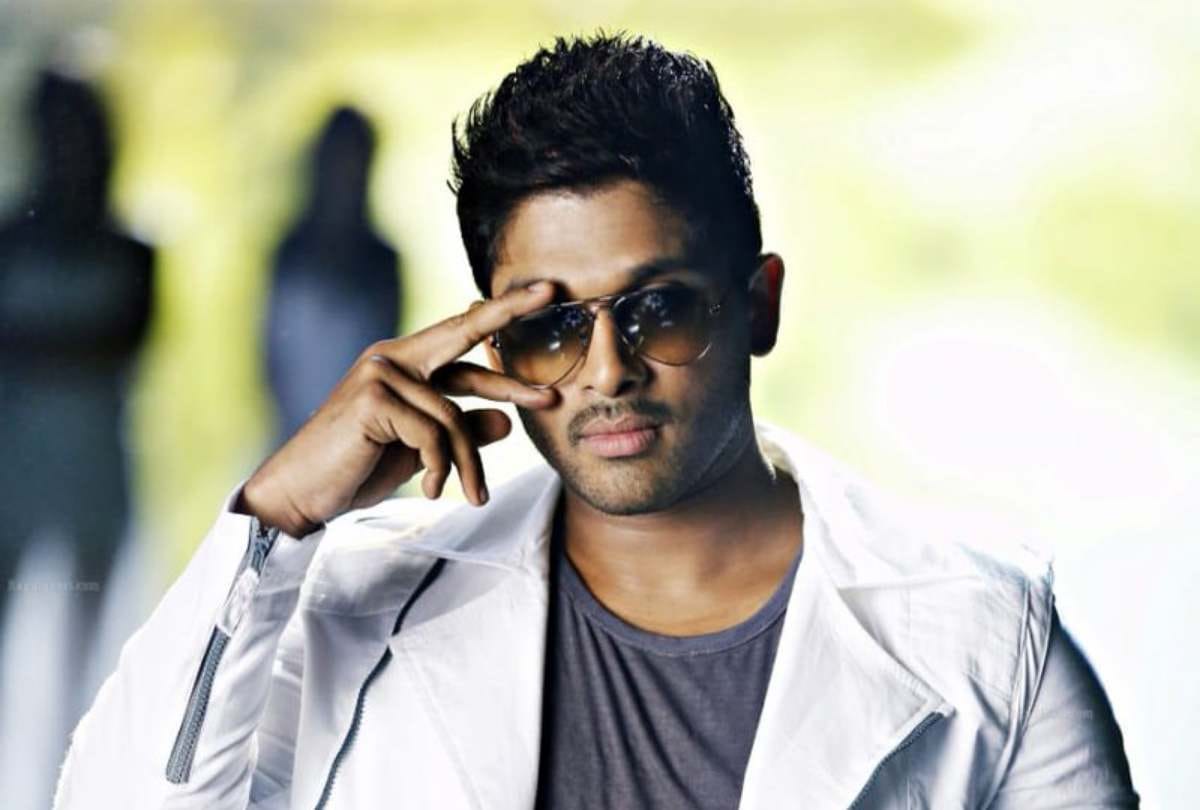 Allu Arjun teenager look unrecognizable picture viral as he poses with Megastar Chiranjeevi