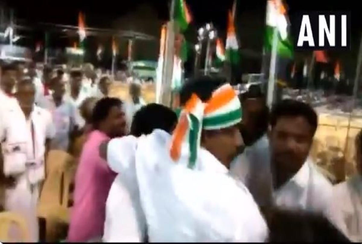 General Elections: Congress workers thrash photojournalists over clicking pictures of empty chairs