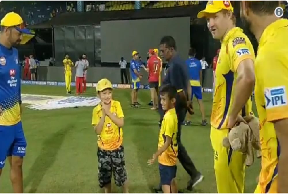 VIDEO: CSK captain MS Dhoni joins Shane Watson and imran Tahirs sons in playful run