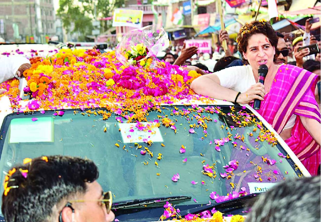 Lady constable injured by Priyanka Gandhis convoy