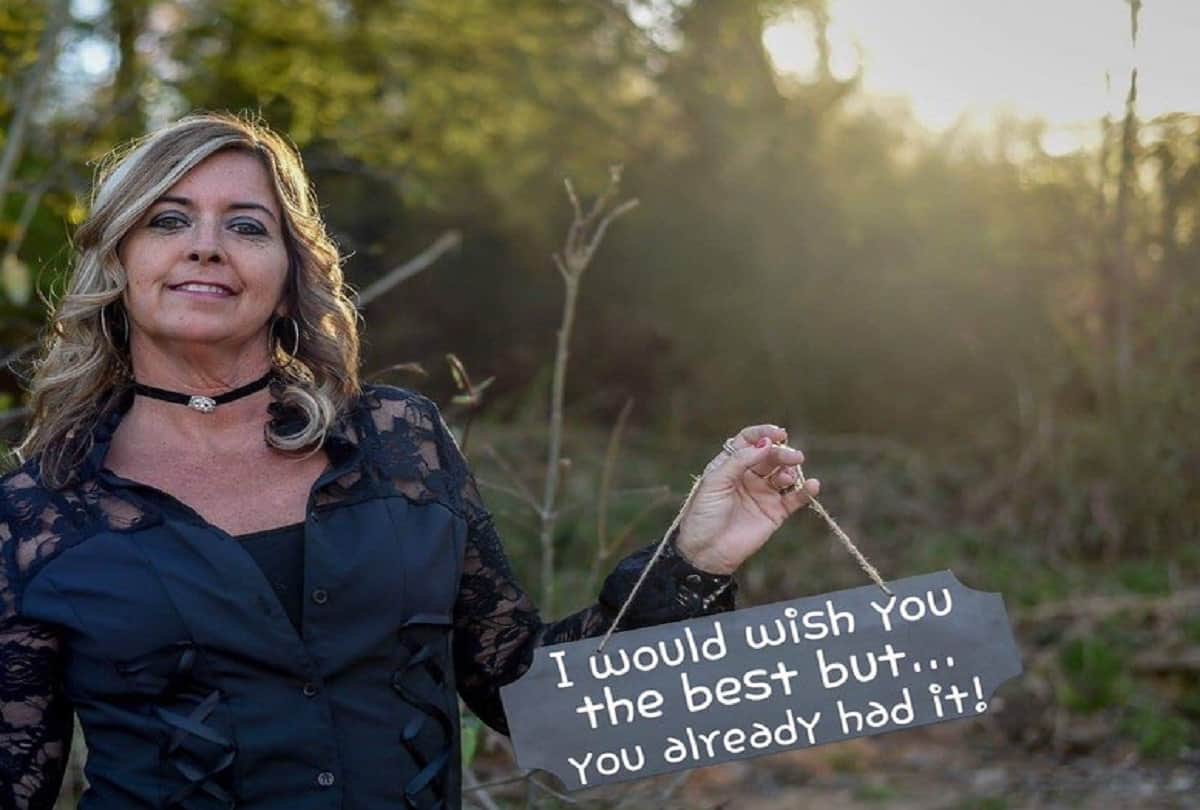 woman celebrates after divorce to husband and made Photoshoot