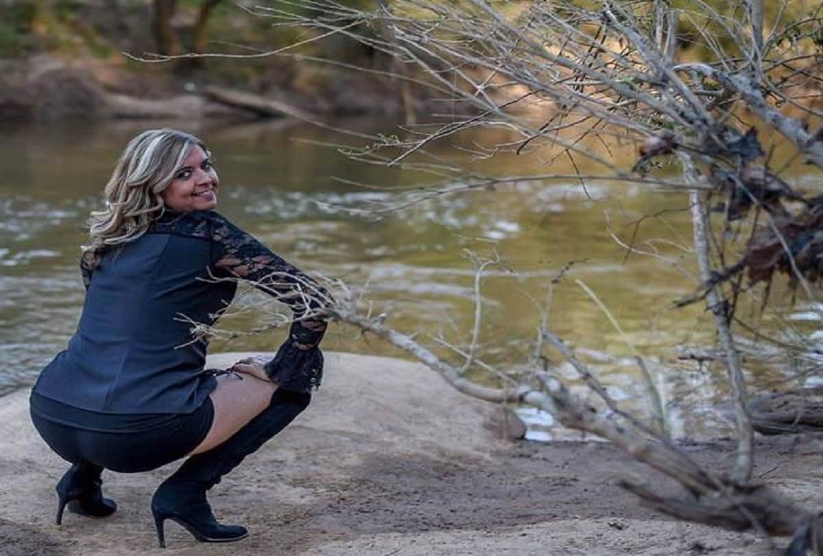 woman celebrates after divorce to husband and made Photoshoot