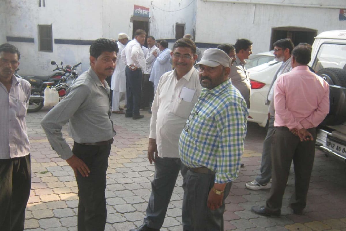 Meerut Anti Corruption team arrested for taking bribe of 20 thousand to one officer in Muzaffarnagar