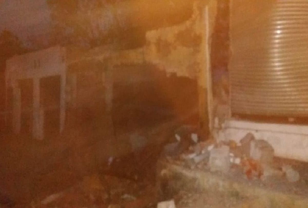 house collapsed after fireworks explosions in etah