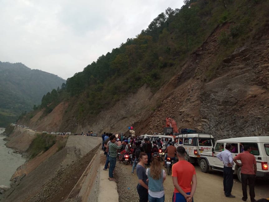 Passengers stuck in traffic jam after Landslide on rudraprayag highway