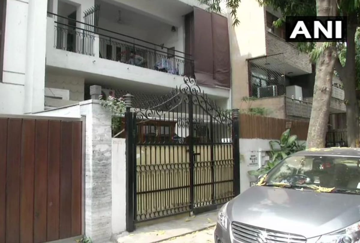 Income Tax department official searches of RK Miglani house in Green Park delhi