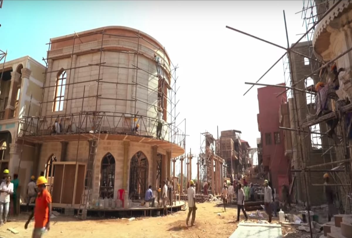 700 people construct Kalank set in 3 month Karan Johar shared video