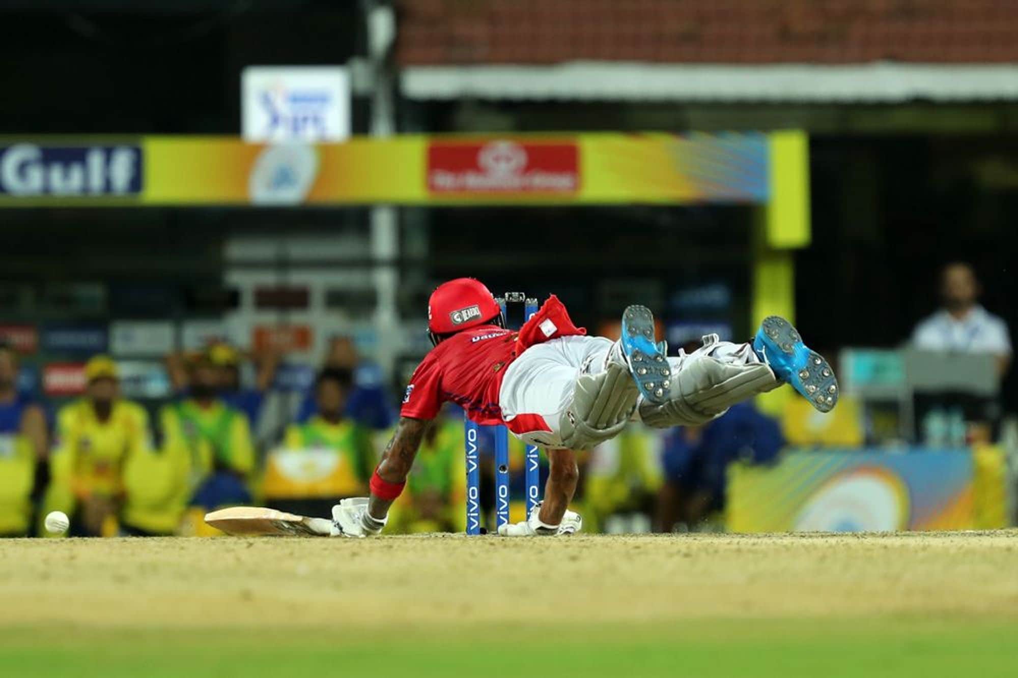 ipl 2019: ms dhoni use back hand to run out kl rahul but bails did not come off