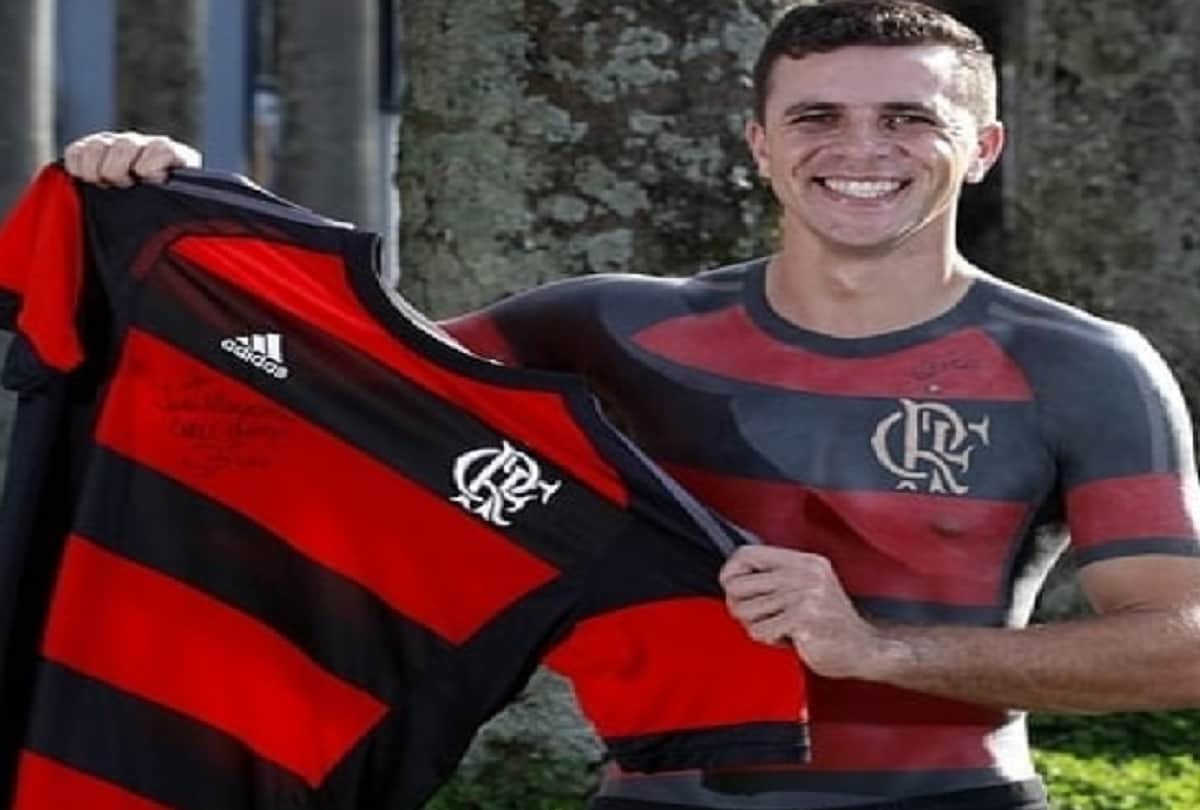 Man Tattooed an Entire Football T Shirt Jersey on His Body