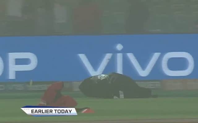 KKR Robin Uthappa fields wearing mask after sandstorm in Jaipur