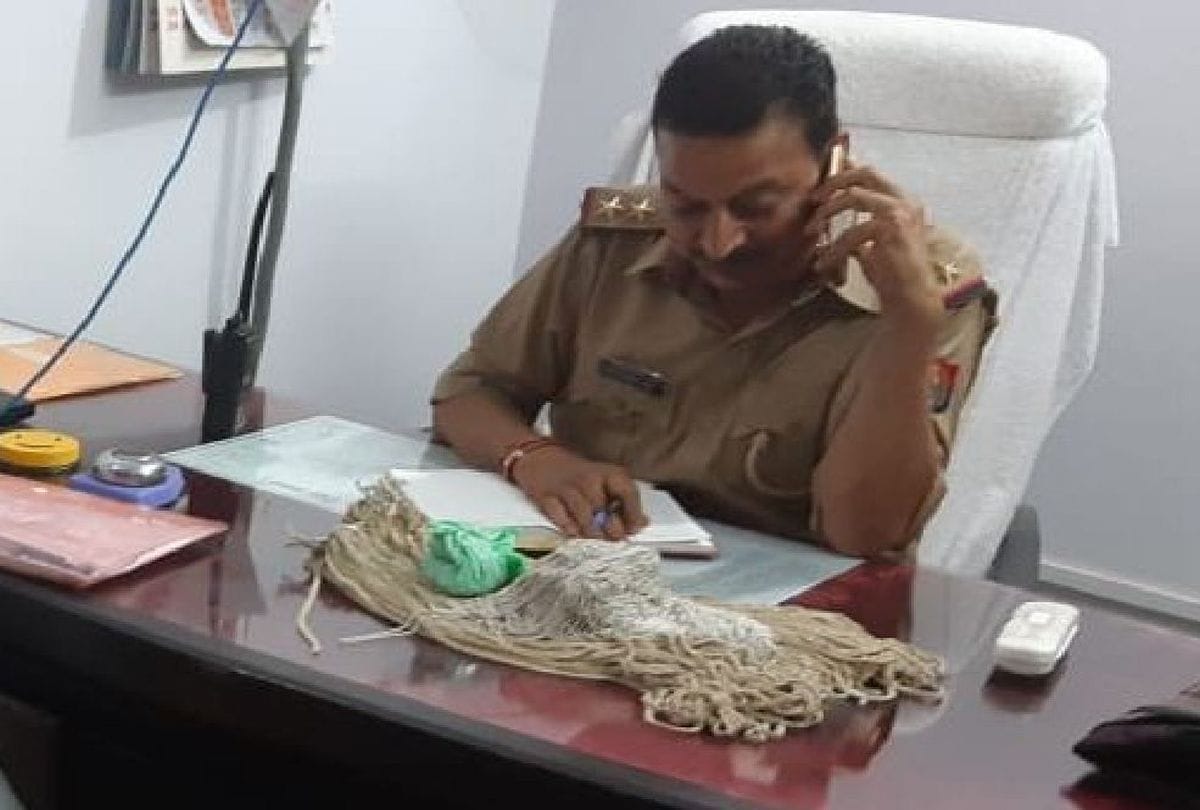 police seized 10 kg silver chain found in activa