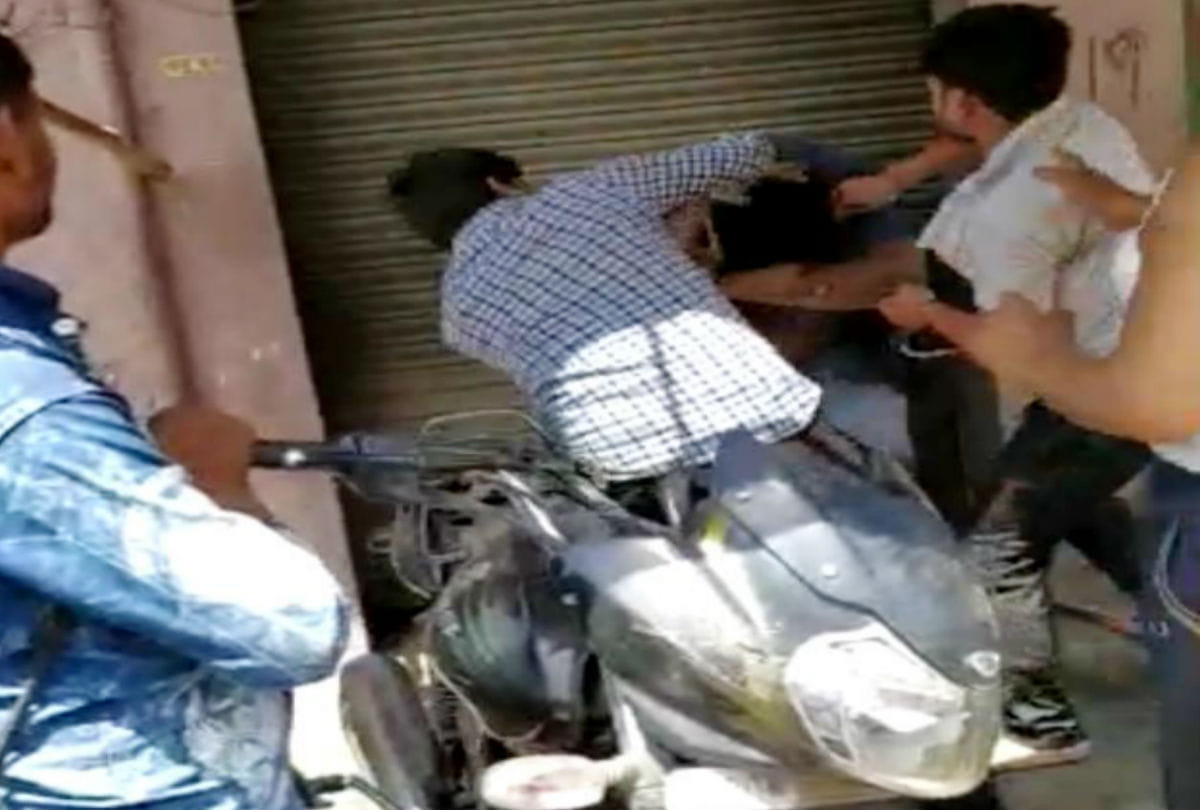 young man brutally beaten by dabangs in agra