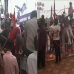 बैरिकेडिंग तोड़कर मंच की ओर जाते समर्थक