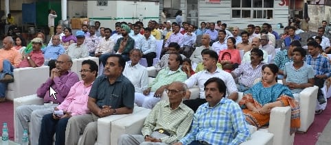 मुस्कराए फूल तो खिल उठा मन