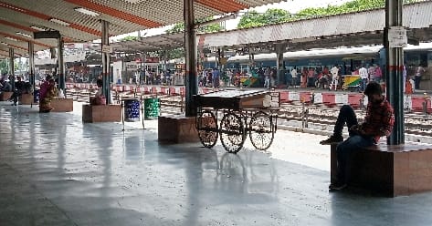 मेगा ब्लॉक ने रोकी ट्रेनों की रफ्तार