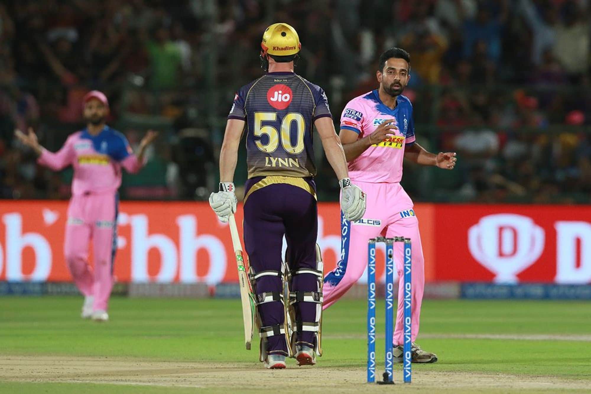 VIDEO: Chris Lynn survives, When bails denied to came off from stumps