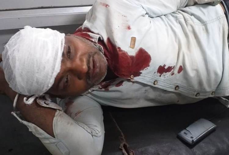 criminals beaten waiter, injured in model shop in lucknow