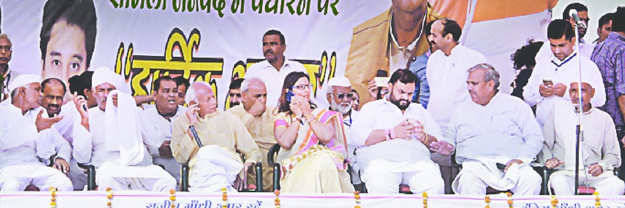 khaap chaudhary ke sahaare jaato ko lubhaane ki koshish