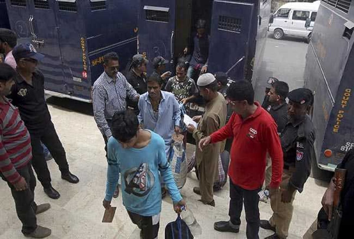 Pak releases 100 Indian fishermen, 260 more prisoners will be released
