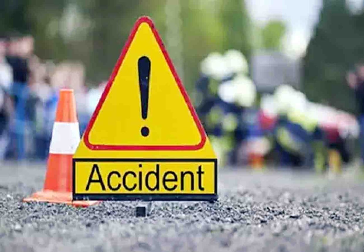 tractor trolley full of pilgrims turned around Eight wounded