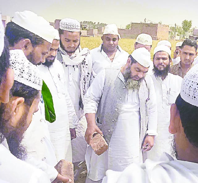 taaleem hi manushya ko farsh se arsh tak pahuchaati hai