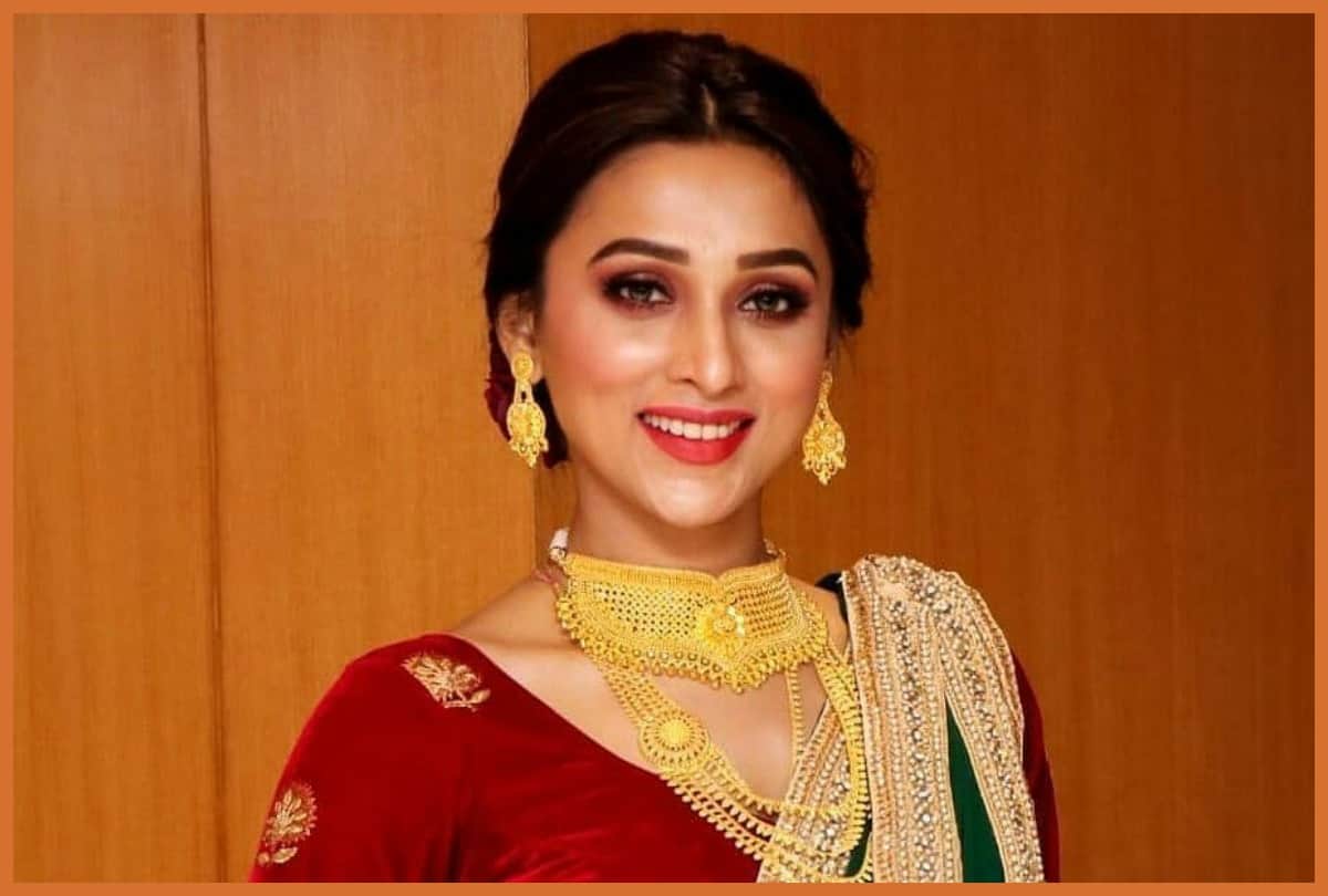 actress mimi chakraborty now isolate for seven days after came back from UK