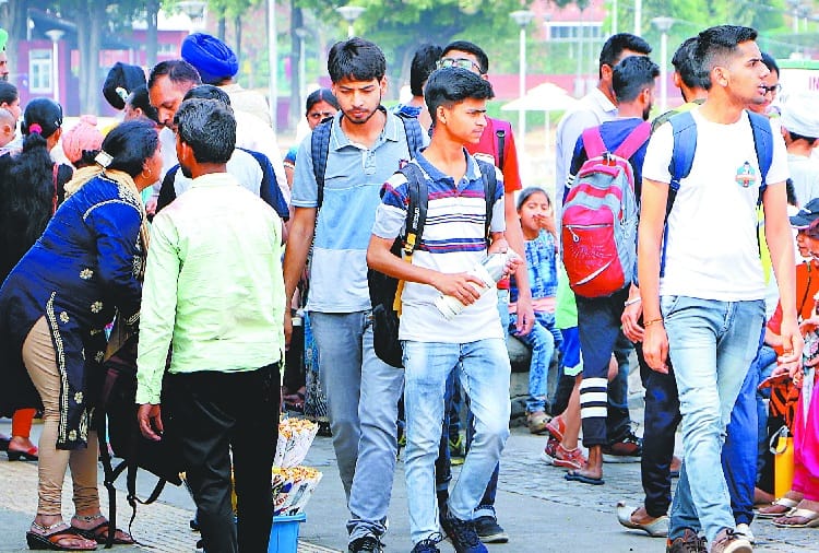Lok Sabha Elections 2019, Election Gedi on Sukhna Lake for Talk with People