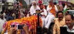 जसपुर में रोड शो निकालते कांग्रेस प्रत्याशी हरीश रावत।