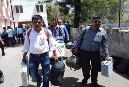 Hathras News: प्रशासन ने खींचा खाका, 348 मतदेय स्थलों पर होगा मतदान, पोलिंग पार्टियां 10 मई को होंगी रवाना Voting held at 348 polling places