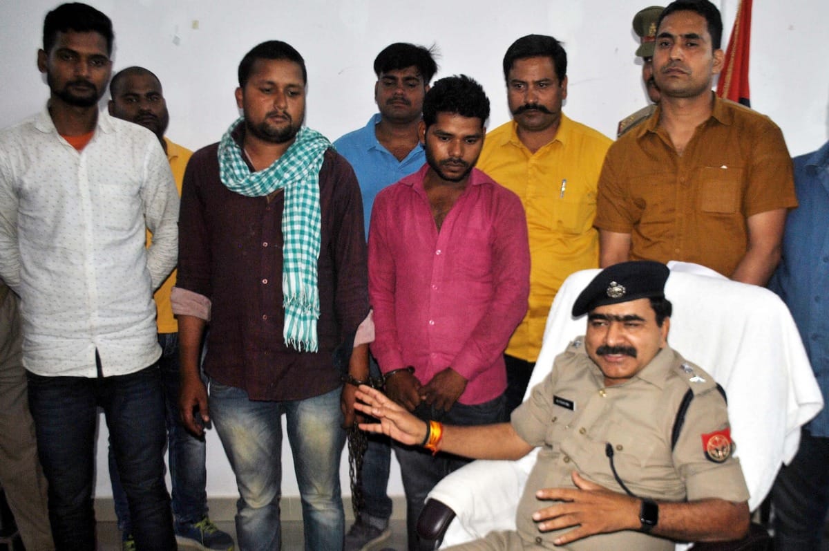 police arrest 3 robber in encounter in azamgarh