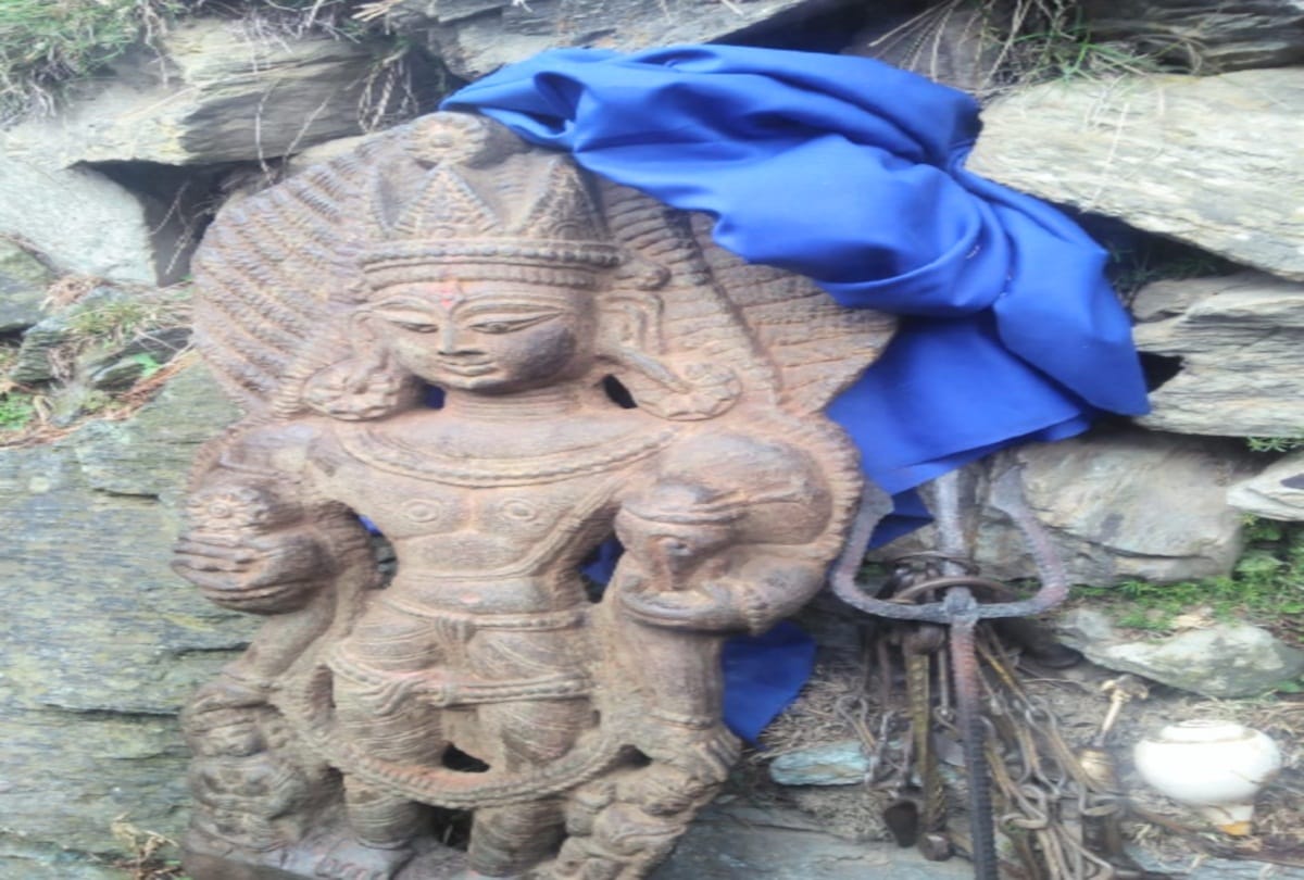 गुइला से चोरी हुई मेहल नाग की मूर्ति हुई बरामद