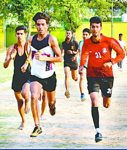 मतदाता जागरूकता का संदेश देने दौड़े एथलीट