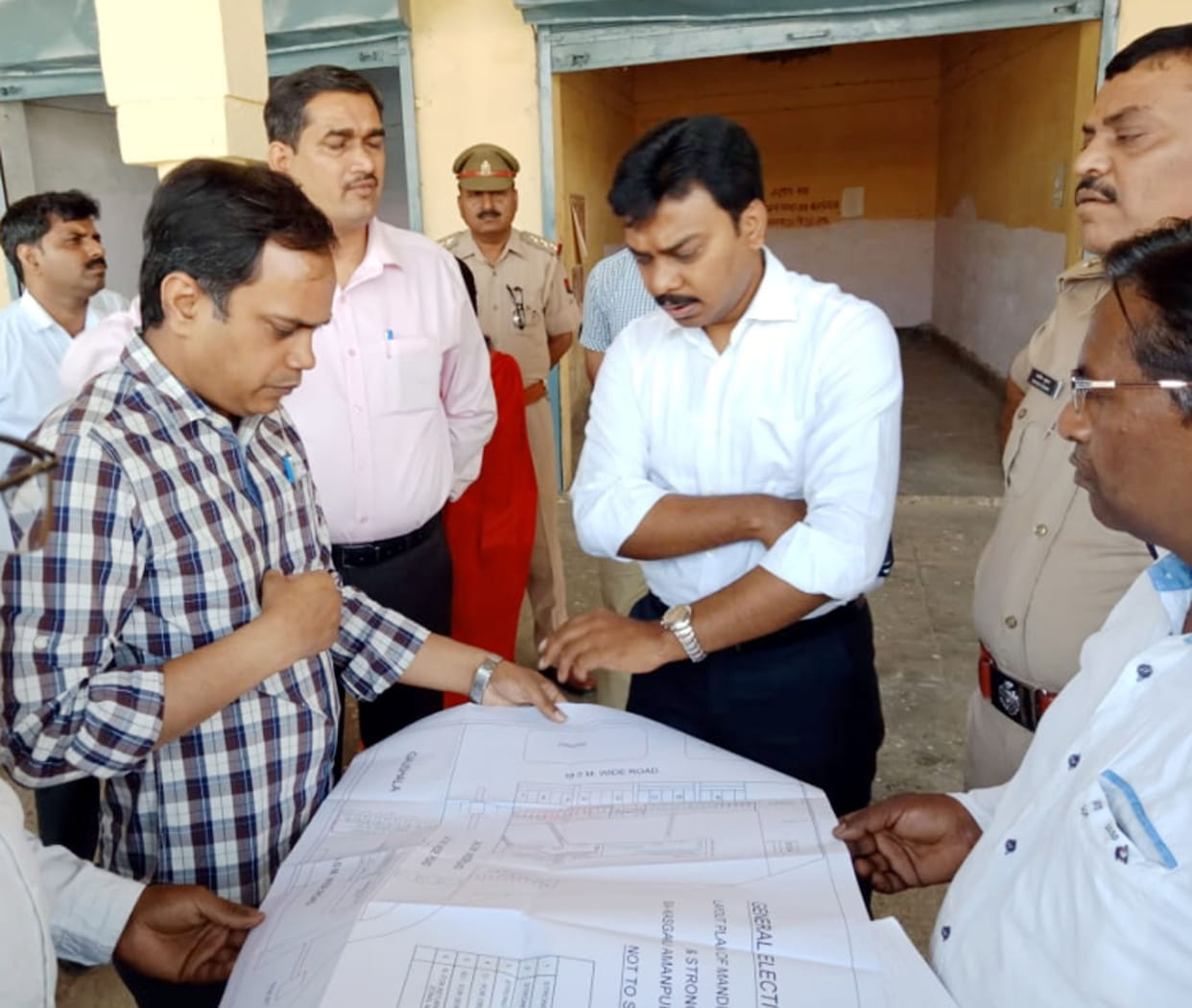 व्यवस्थाओं का जायजा लेने मंडी स्थल का निरीक्षण