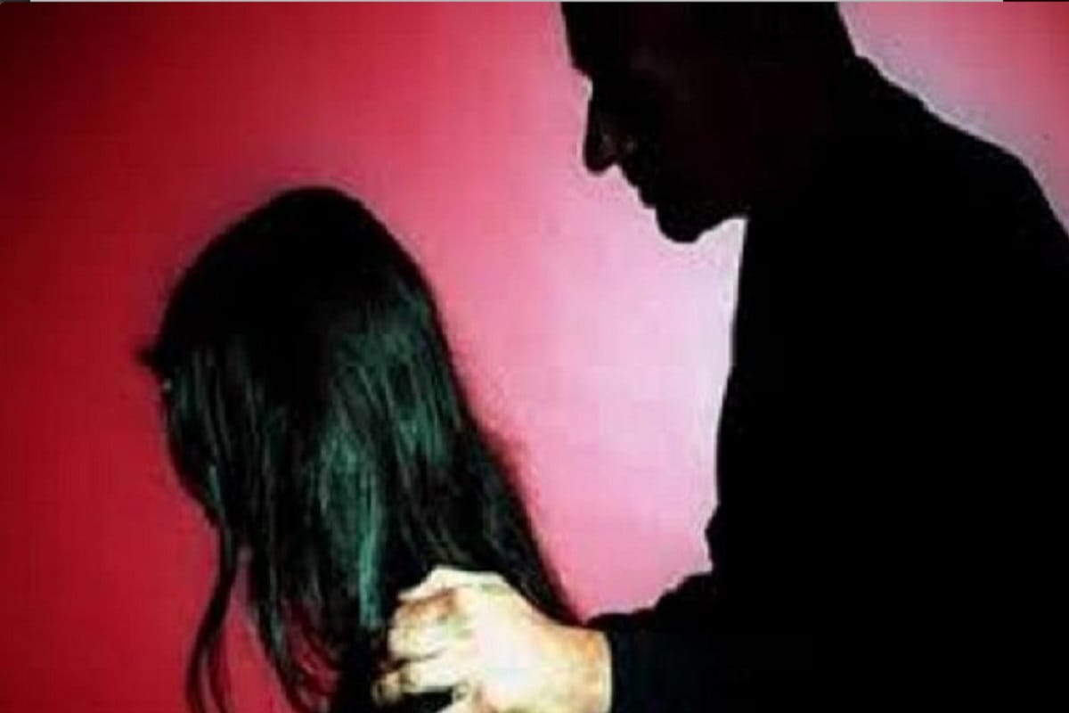 Tampering with women in Meerut and then fighting in two sides, firing