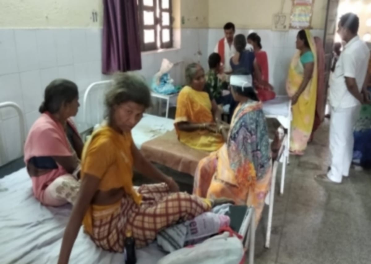 Road accident and 16 injured in ghazipur