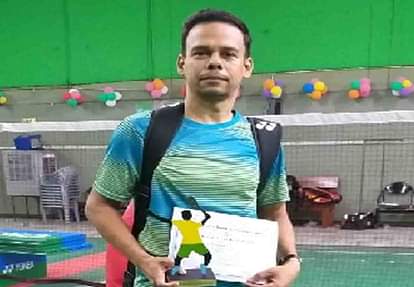 anil srivastava won gold medal in all india masters badminton tournament