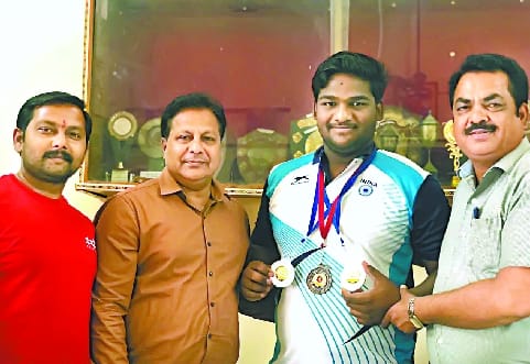 राष्ट्रीय पावर लिफ्टिंग चैंपियनशिप में जीआईसी के मनीष को तीन मेडल