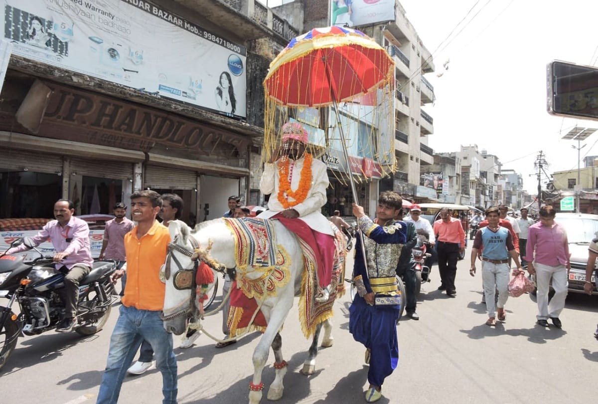 Lok Sabha Elections 2019 FIR against candidate who came to nomination in disguise of Groom