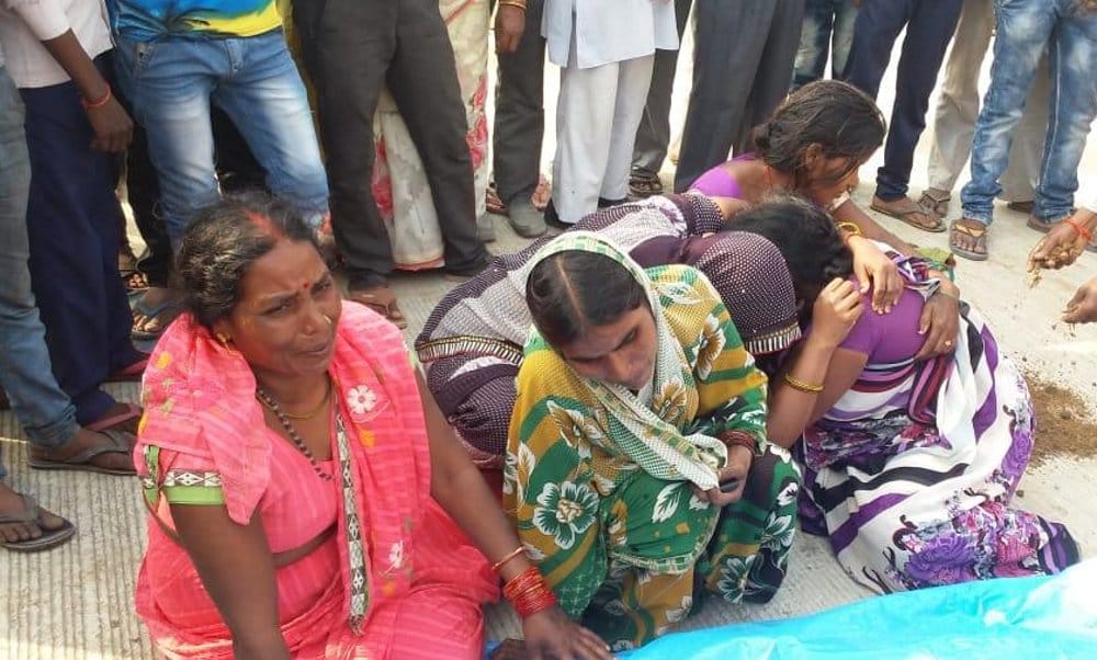 अनियंत्रित होकर गिरे बाइक सवार की मौत
