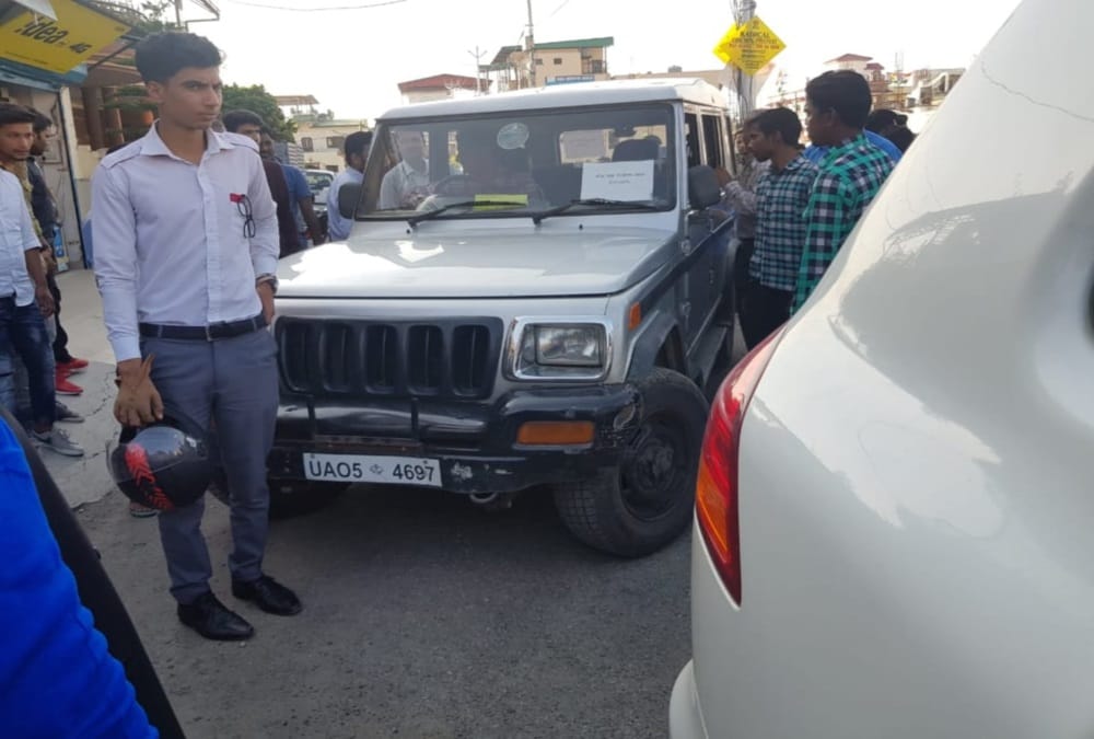 Lok sabha elections 2019 bjp publicity material found in Election department car at dehradun 